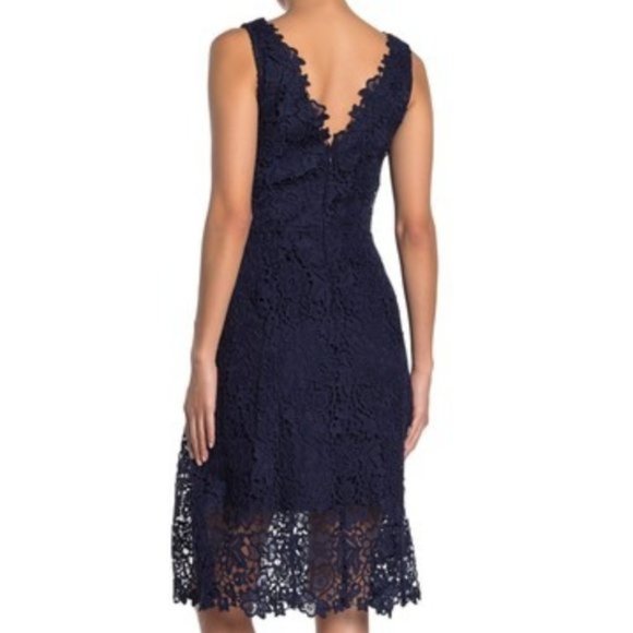 NWOT Astr Lace Fit & Flare V-Neck Dress in Navy Blue Size M - Picture 2 of 10